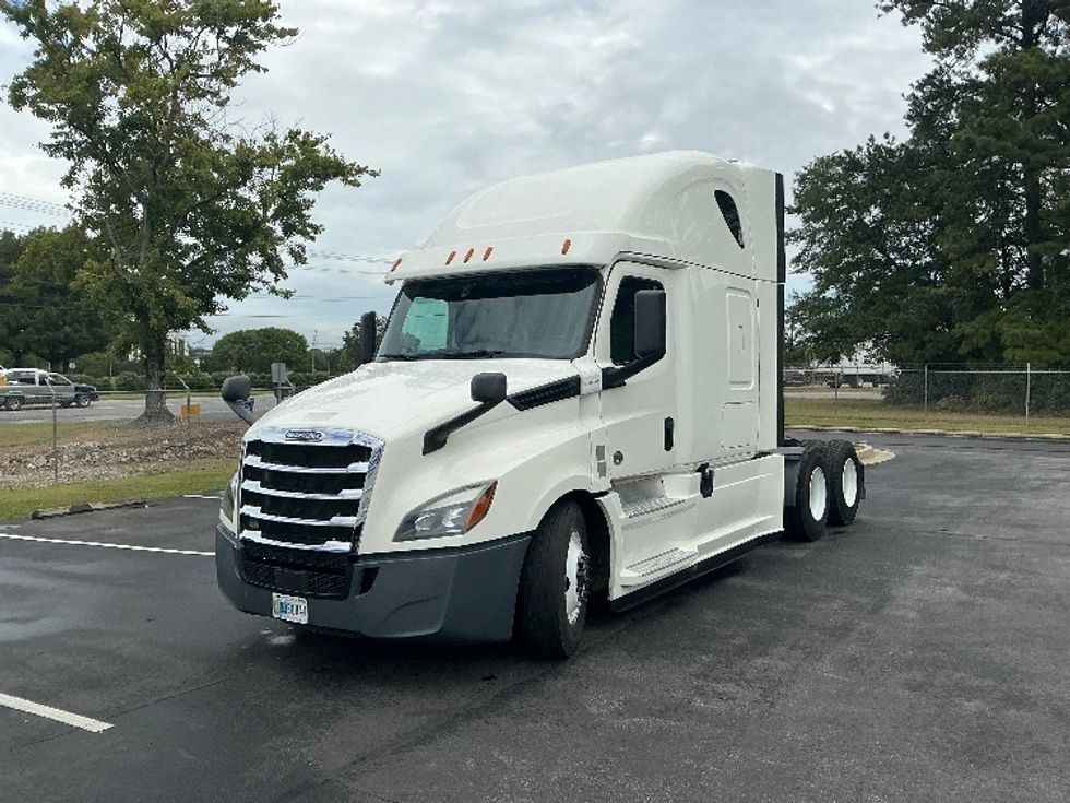 Sleeper Tractor-Heavy Duty Tractors-Freightliner-2020-T12664ST-Spartanburg-SC-603,975\n\t\tmiles-$ 55,000 - Image 3