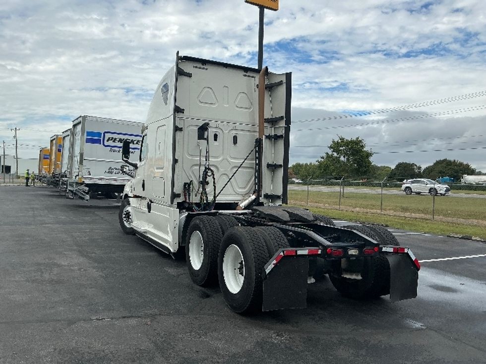 Sleeper Tractor-Heavy Duty Tractors-Freightliner-2020-T12664ST-Spartanburg-SC-603,975\n\t\tmiles-$ 55,000 - Image 5