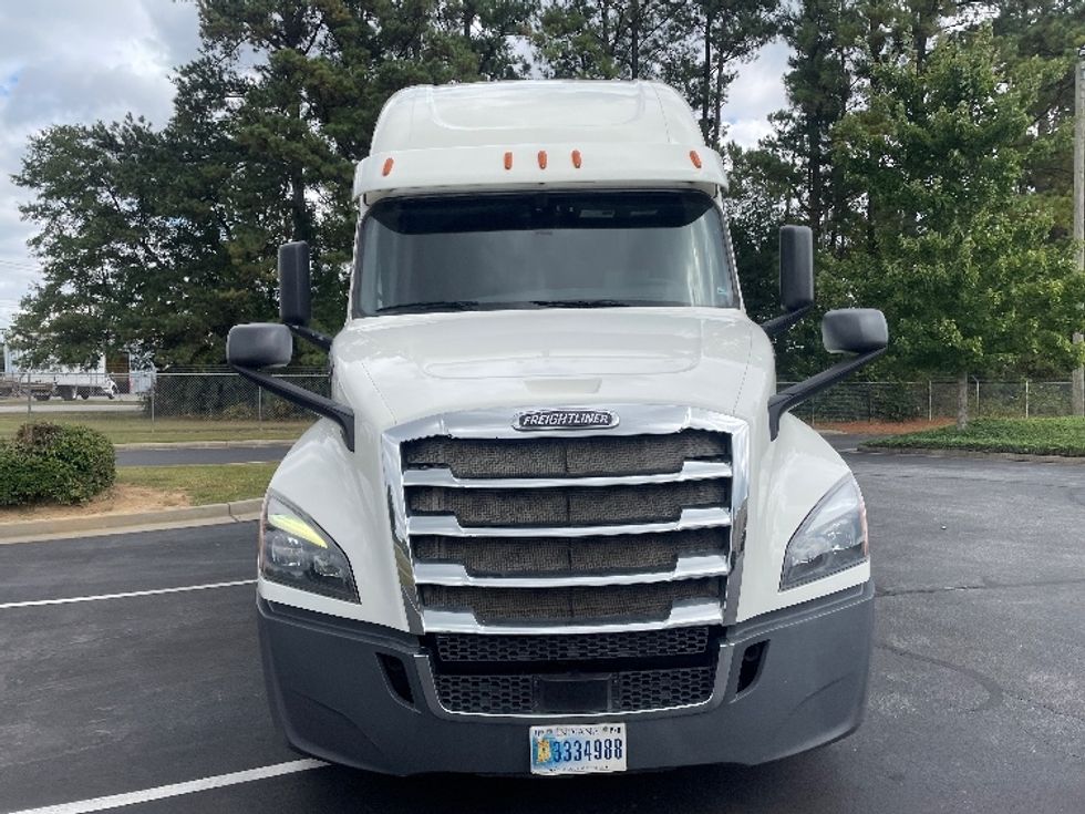 Sleeper Tractor-Heavy Duty Tractors-Freightliner-2020-T12664ST-Spartanburg-SC-628,124\n\t\tmiles-$ 54,250 - Image 2