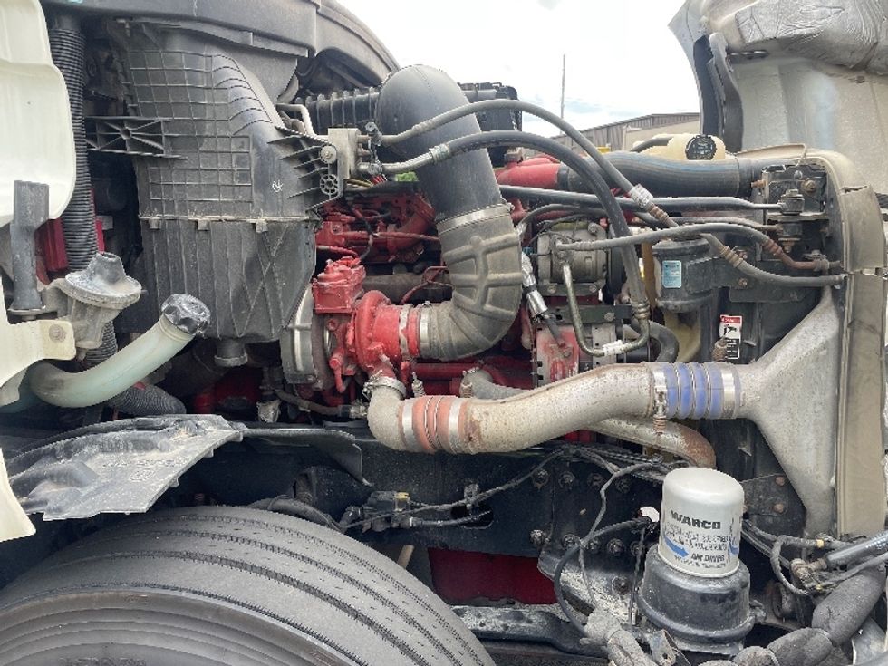 Sleeper Tractor-Heavy Duty Tractors-Freightliner-2020-T12664ST-Spartanburg-SC-628,124\n\t\tmiles-$ 54,250 - Image 20