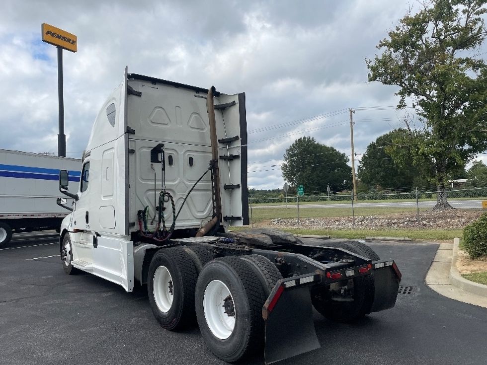 Sleeper Tractor-Heavy Duty Tractors-Freightliner-2020-T12664ST-Spartanburg-SC-628,124\n\t\tmiles-$ 54,250 - Image 5