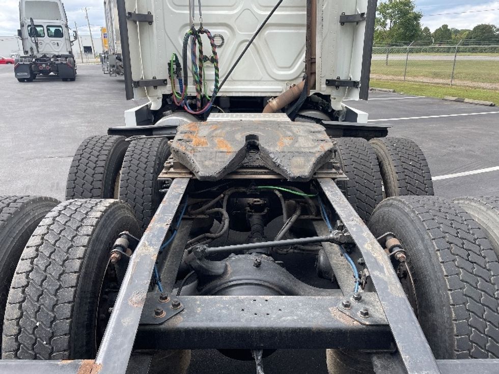 Sleeper Tractor-Heavy Duty Tractors-Freightliner-2020-T12664ST-Spartanburg-SC-628,124\n\t\tmiles-$ 54,250 - Image 6