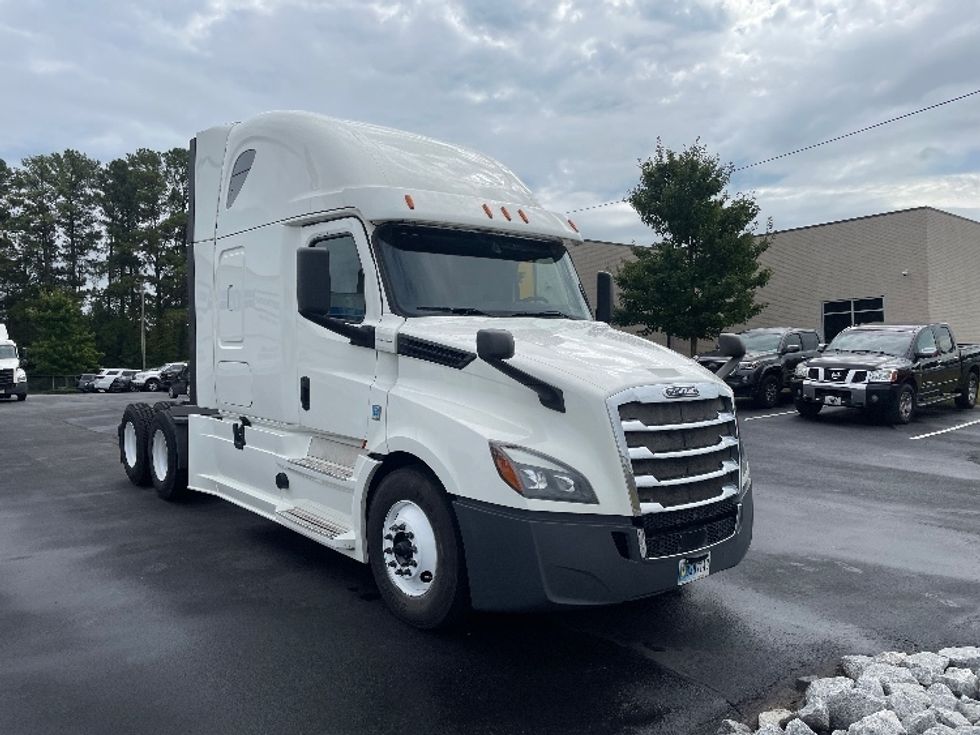 Sleeper Tractor-Heavy Duty Tractors-Freightliner-2020-T12664ST-Spartanburg-SC-629,638\n\t\tmiles-$ 54,000 - Image 1