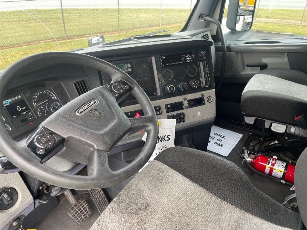 Sleeper Tractor-Heavy Duty Tractors-Freightliner-2020-T12664ST-Spartanburg-SC-629,638\n\t\tmiles-$ 54,000 - Image 10