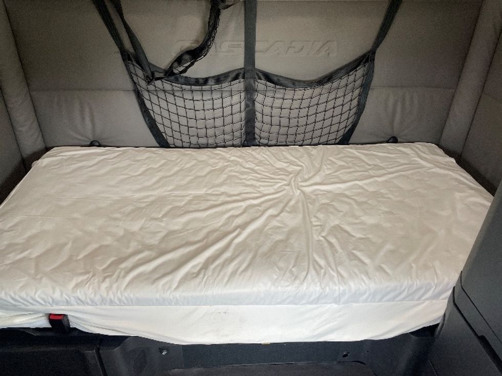 Sleeper Tractor-Heavy Duty Tractors-Freightliner-2020-T12664ST-Spartanburg-SC-629,638\n\t\tmiles-$ 54,000 - Image 16