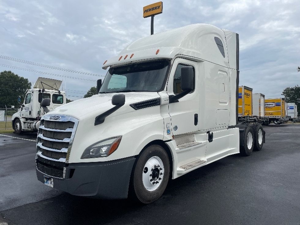 Sleeper Tractor-Heavy Duty Tractors-Freightliner-2020-T12664ST-Spartanburg-SC-629,638\n\t\tmiles-$ 54,000 - Image 3