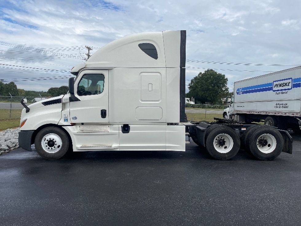 Sleeper Tractor-Heavy Duty Tractors-Freightliner-2020-T12664ST-Spartanburg-SC-629,638\n\t\tmiles-$ 54,000 - Image 4