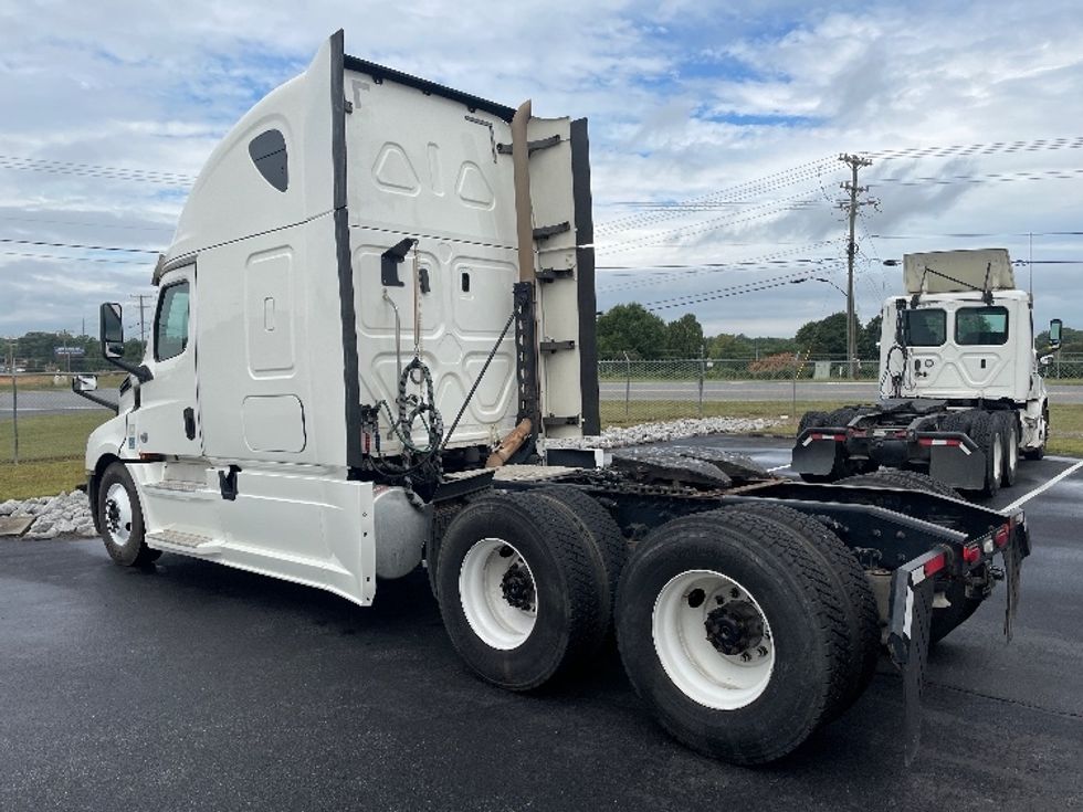 Sleeper Tractor-Heavy Duty Tractors-Freightliner-2020-T12664ST-Spartanburg-SC-629,638\n\t\tmiles-$ 54,000 - Image 5