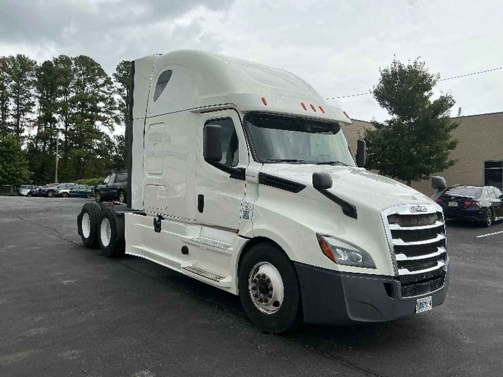 Sleeper Tractor-Heavy Duty Tractors-Freightliner-2020-T12664ST-Spartanburg-SC-652,986\n\t\tmiles-$ 52,250 - Image 1