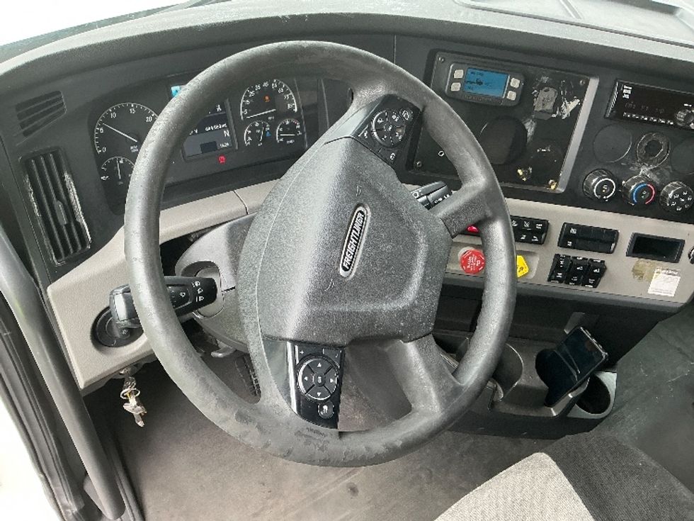 Sleeper Tractor-Heavy Duty Tractors-Freightliner-2020-T12664ST-Spartanburg-SC-652,986\n\t\tmiles-$ 52,250 - Image 10
