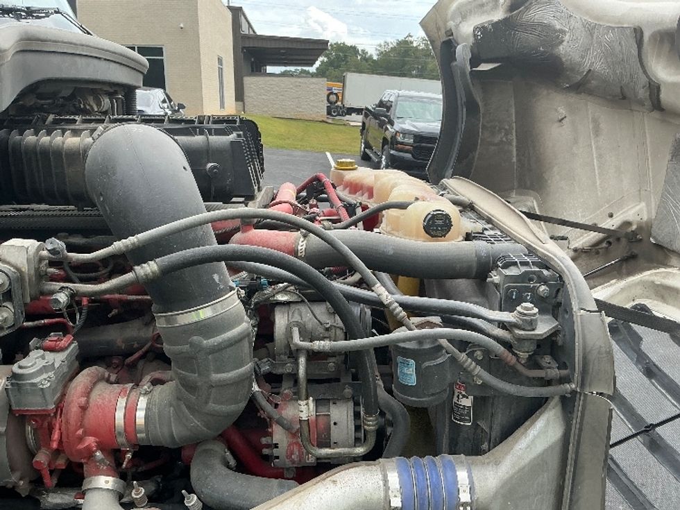 Sleeper Tractor-Heavy Duty Tractors-Freightliner-2020-T12664ST-Spartanburg-SC-652,986\n\t\tmiles-$ 52,250 - Image 20