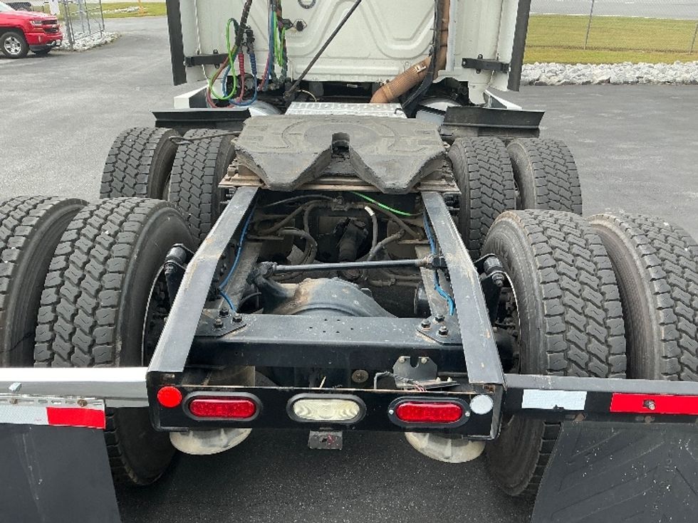 Sleeper Tractor-Heavy Duty Tractors-Freightliner-2020-T12664ST-Spartanburg-SC-652,986\n\t\tmiles-$ 52,250 - Image 6