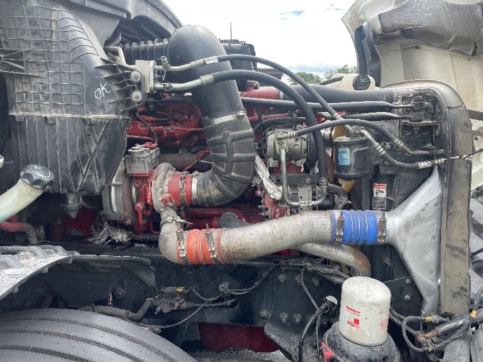 Sleeper Tractor-Heavy Duty Tractors-Freightliner-2020-T12664ST-Spartanburg-SC-664,605\n\t\tmiles-$ 51,500 - Image 20