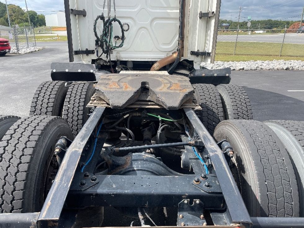 Sleeper Tractor-Heavy Duty Tractors-Freightliner-2020-T12664ST-Spartanburg-SC-664,605\n\t\tmiles-$ 51,500 - Image 6