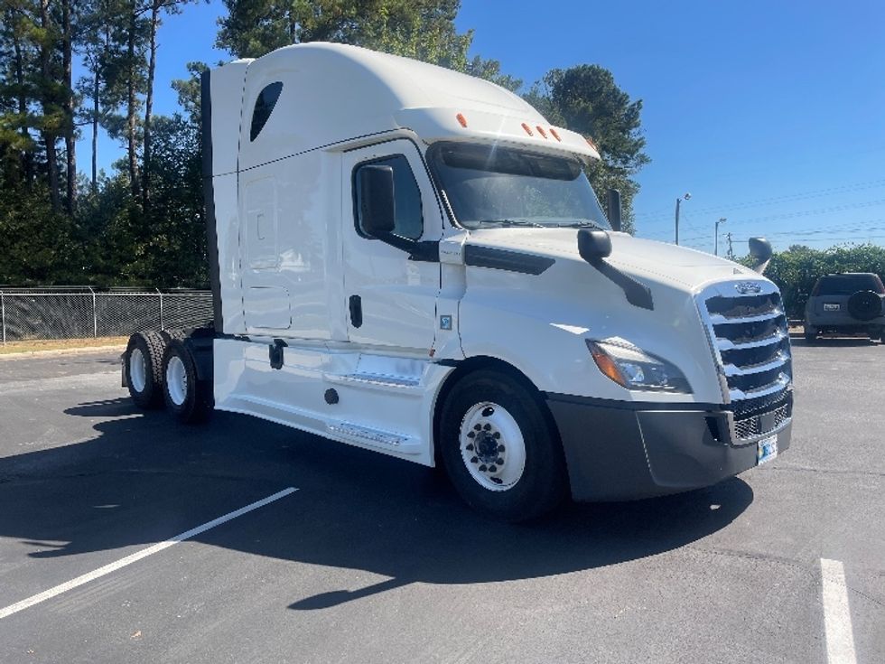 Sleeper Tractor-Heavy Duty Tractors-Freightliner-2020-T12664ST-Spartanburg-SC-693,712\n\t\tmiles-$ 46,500 - Image 1