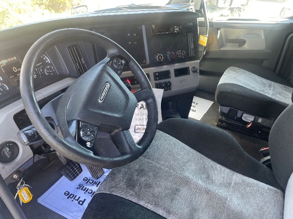 Sleeper Tractor-Heavy Duty Tractors-Freightliner-2020-T12664ST-Spartanburg-SC-693,712\n\t\tmiles-$ 46,500 - Image 10