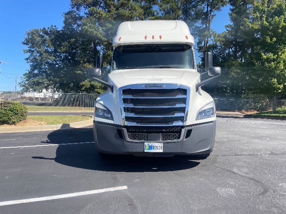 Sleeper Tractor-Heavy Duty Tractors-Freightliner-2020-T12664ST-Spartanburg-SC-693,712\n\t\tmiles-$ 46,500 - Image 2