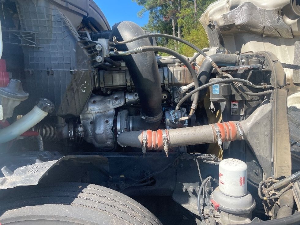 Sleeper Tractor-Heavy Duty Tractors-Freightliner-2020-T12664ST-Spartanburg-SC-693,712\n\t\tmiles-$ 46,500 - Image 20