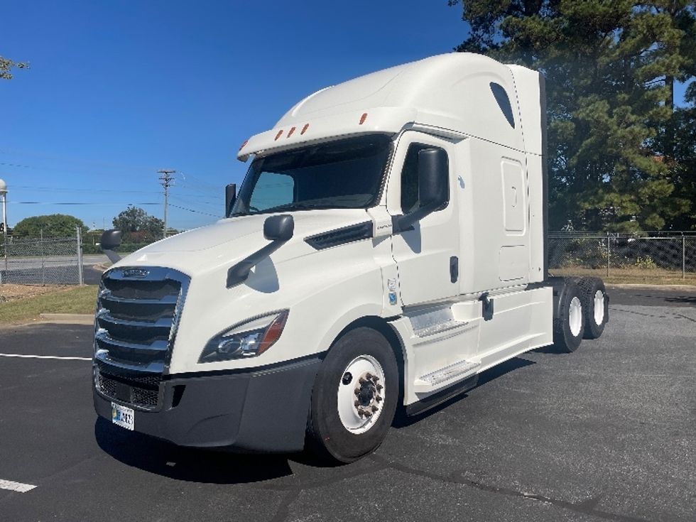 Sleeper Tractor-Heavy Duty Tractors-Freightliner-2020-T12664ST-Spartanburg-SC-693,712\n\t\tmiles-$ 46,500 - Image 3