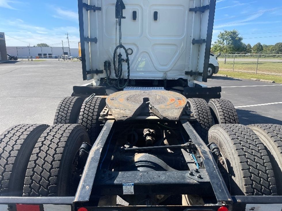 Sleeper Tractor-Heavy Duty Tractors-Freightliner-2020-T12664ST-Spartanburg-SC-693,712\n\t\tmiles-$ 46,500 - Image 6