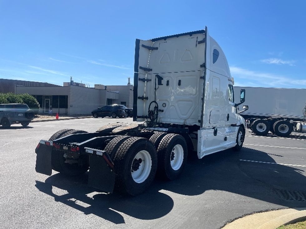 Sleeper Tractor-Heavy Duty Tractors-Freightliner-2020-T12664ST-Spartanburg-SC-693,712\n\t\tmiles-$ 46,500 - Image 7