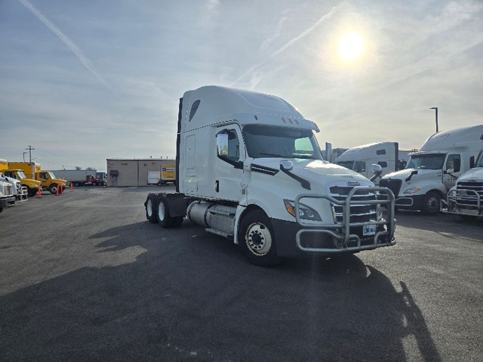 Sleeper Tractor-Heavy Duty Tractors-Freightliner-2020-T12664ST-Spokane Valley-WA-510,150\n\t\tmiles-$ 58,000 - Image 1