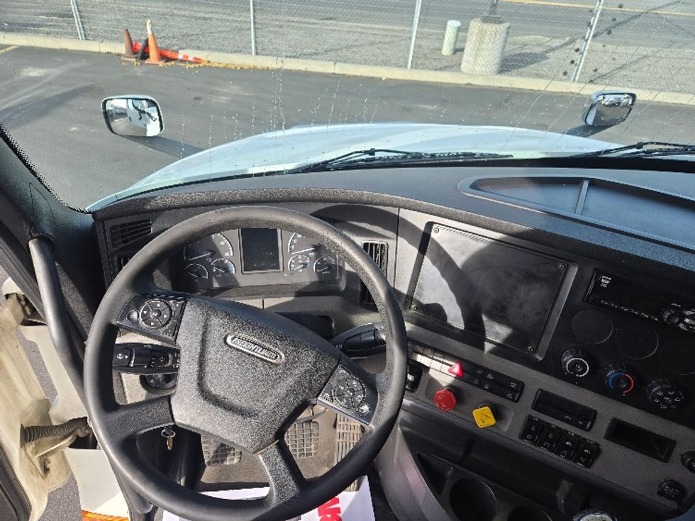 Sleeper Tractor-Heavy Duty Tractors-Freightliner-2020-T12664ST-Spokane Valley-WA-510,150\n\t\tmiles-$ 58,000 - Image 11