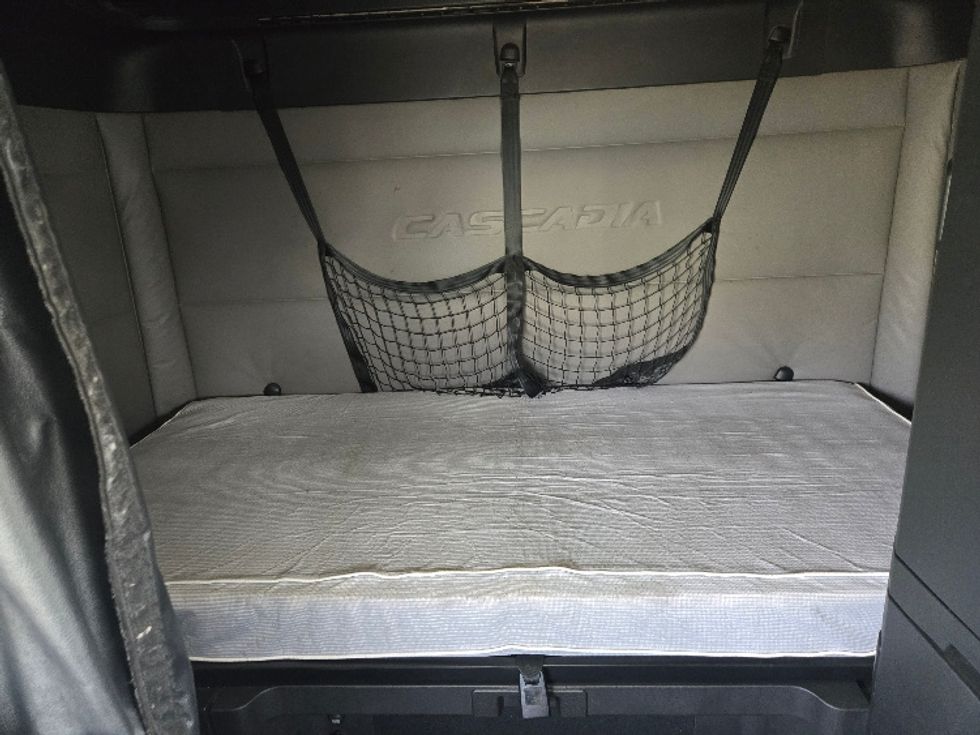 Sleeper Tractor-Heavy Duty Tractors-Freightliner-2020-T12664ST-Spokane Valley-WA-510,150\n\t\tmiles-$ 58,000 - Image 16