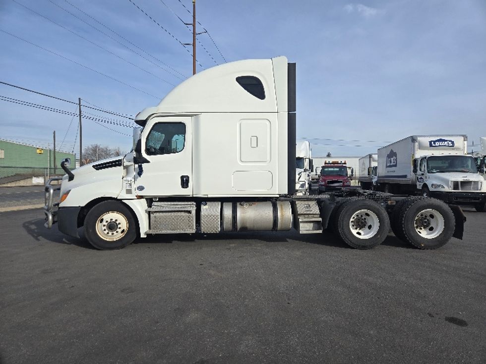 Sleeper Tractor-Heavy Duty Tractors-Freightliner-2020-T12664ST-Spokane Valley-WA-510,150\n\t\tmiles-$ 58,000 - Image 4