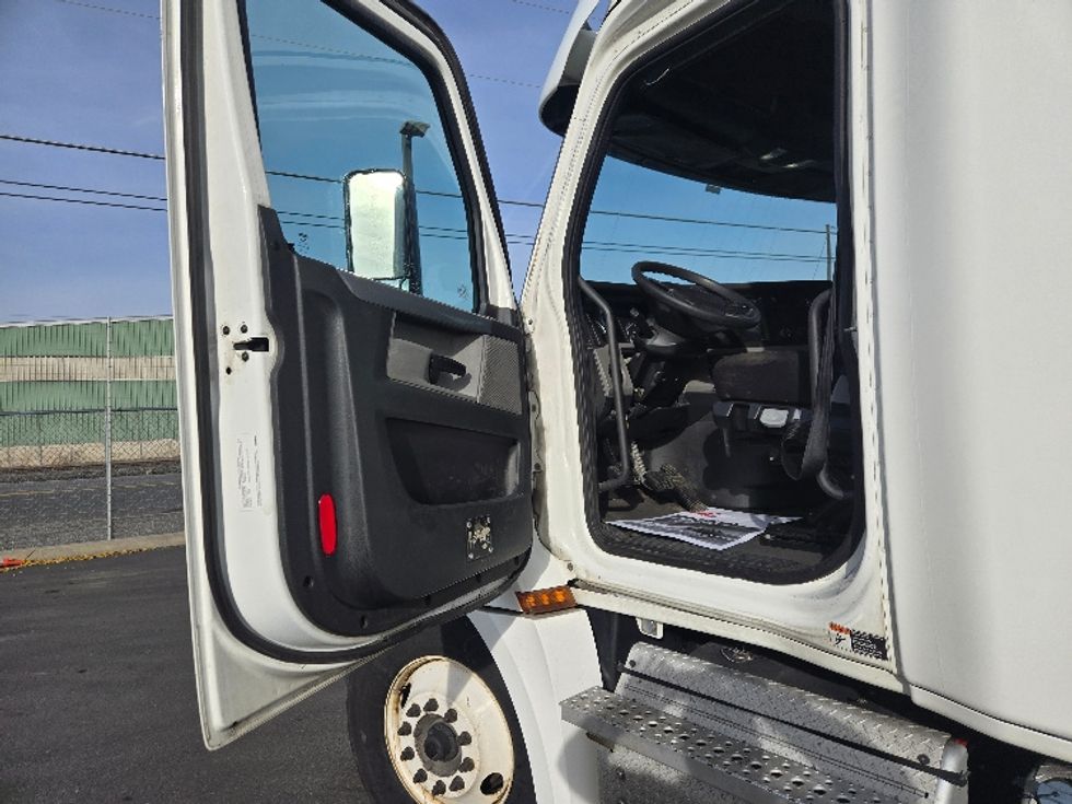 Sleeper Tractor-Heavy Duty Tractors-Freightliner-2020-T12664ST-Spokane Valley-WA-510,150\n\t\tmiles-$ 58,000 - Image 9