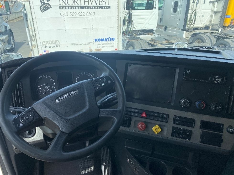 Sleeper Tractor-Heavy Duty Tractors-Freightliner-2020-T12664ST-Spokane Valley-WA-622,623\n\t\tmiles-$ 54,500 - Image 11