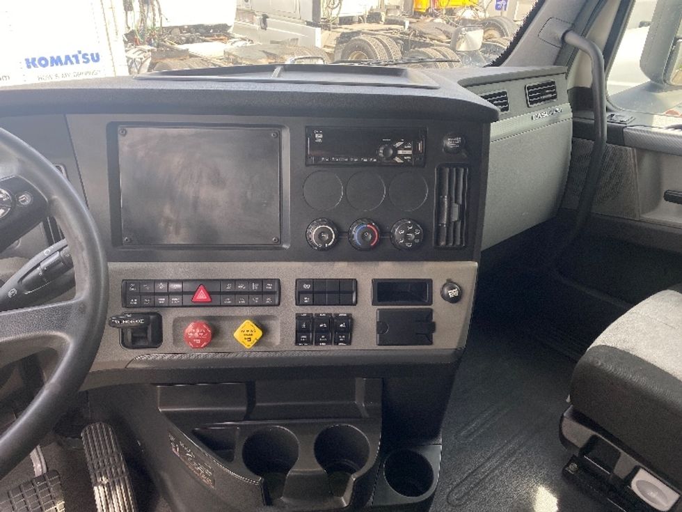 Sleeper Tractor-Heavy Duty Tractors-Freightliner-2020-T12664ST-Spokane Valley-WA-622,623\n\t\tmiles-$ 54,500 - Image 12
