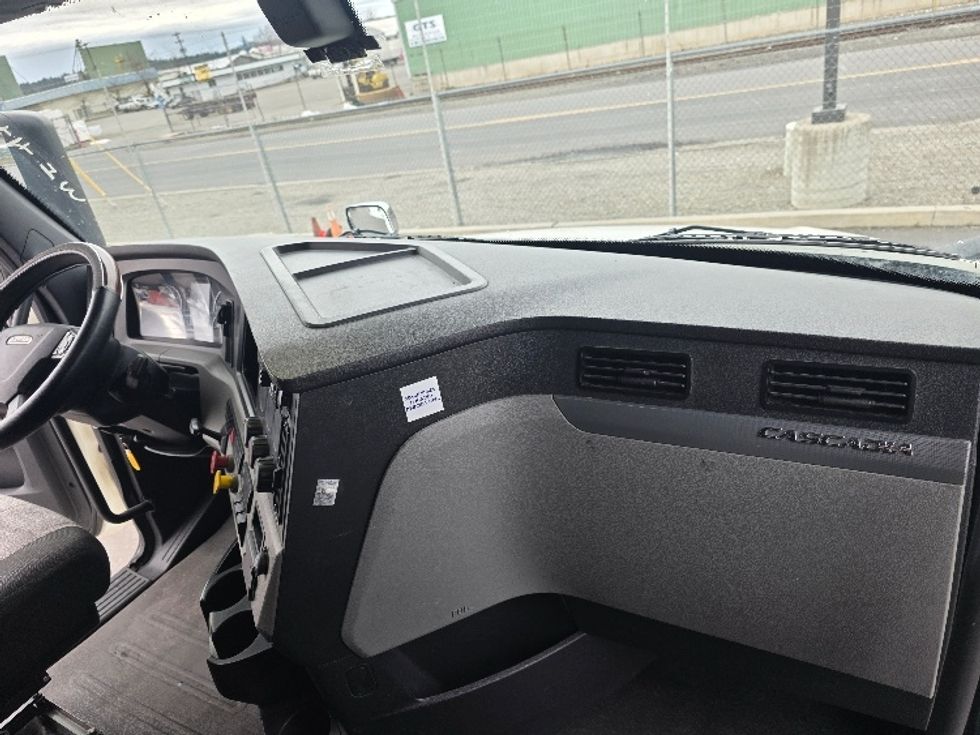 Sleeper Tractor-Heavy Duty Tractors-Freightliner-2020-T12664ST-Spokane Valley-WA-622,623\n\t\tmiles-$ 54,500 - Image 14