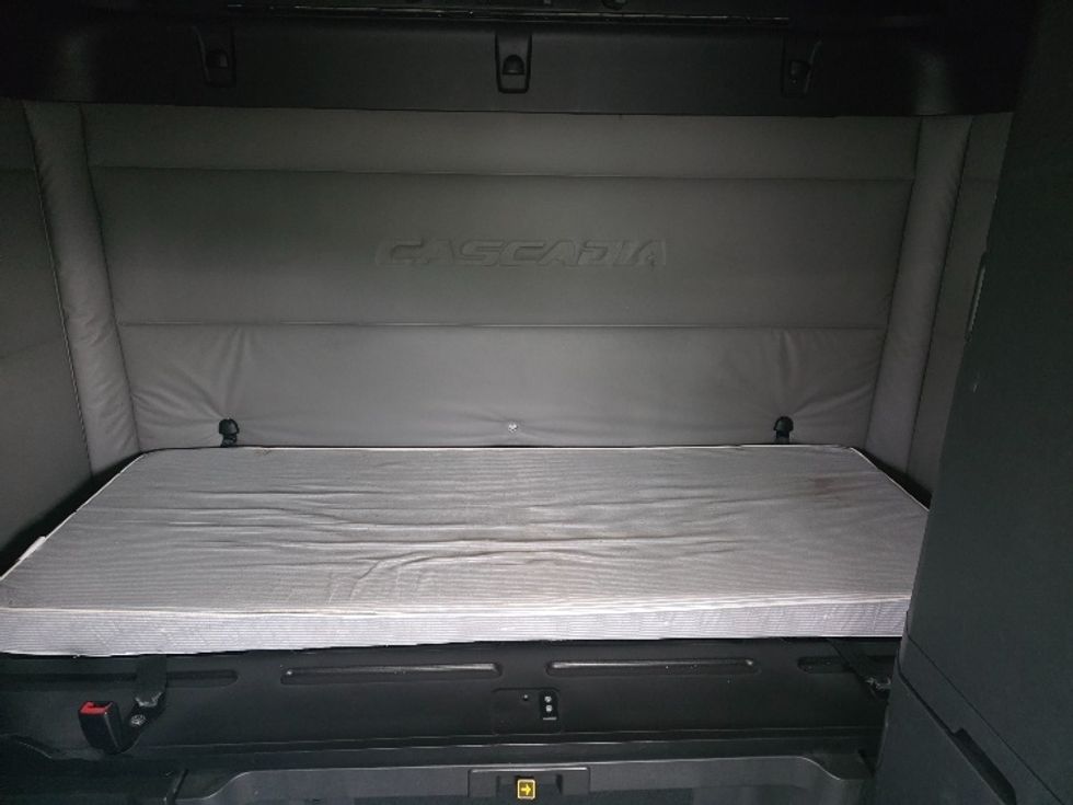 Sleeper Tractor-Heavy Duty Tractors-Freightliner-2020-T12664ST-Spokane Valley-WA-622,623\n\t\tmiles-$ 54,500 - Image 16