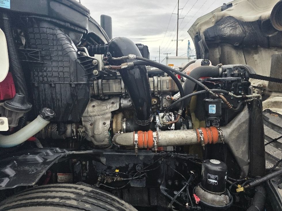 Sleeper Tractor-Heavy Duty Tractors-Freightliner-2020-T12664ST-Spokane Valley-WA-622,623\n\t\tmiles-$ 54,500 - Image 20