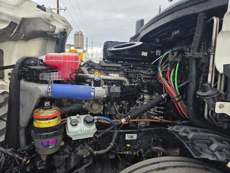 Sleeper Tractor-Heavy Duty Tractors-Freightliner-2020-T12664ST-Spokane Valley-WA-622,623\n\t\tmiles-$ 54,500 - Image 21