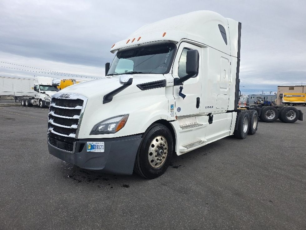 Sleeper Tractor-Heavy Duty Tractors-Freightliner-2020-T12664ST-Spokane Valley-WA-622,623\n\t\tmiles-$ 54,500 - Image 3
