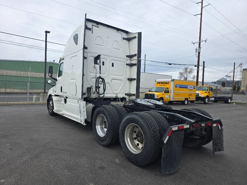 Sleeper Tractor-Heavy Duty Tractors-Freightliner-2020-T12664ST-Spokane Valley-WA-622,623\n\t\tmiles-$ 54,500 - Image 5