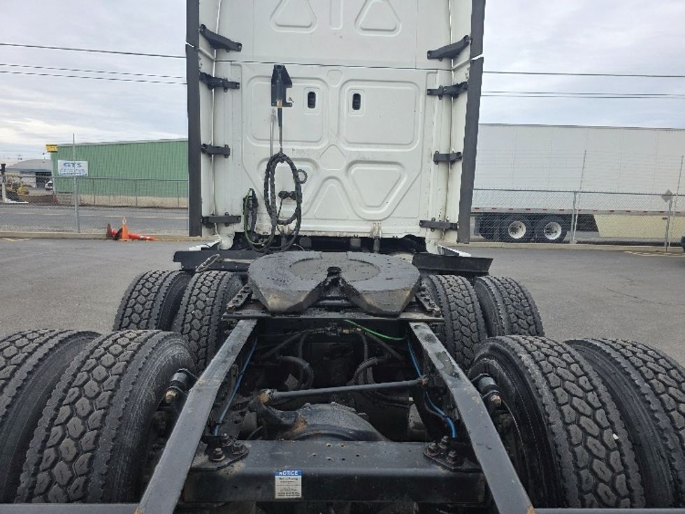 Sleeper Tractor-Heavy Duty Tractors-Freightliner-2020-T12664ST-Spokane Valley-WA-622,623\n\t\tmiles-$ 54,500 - Image 6