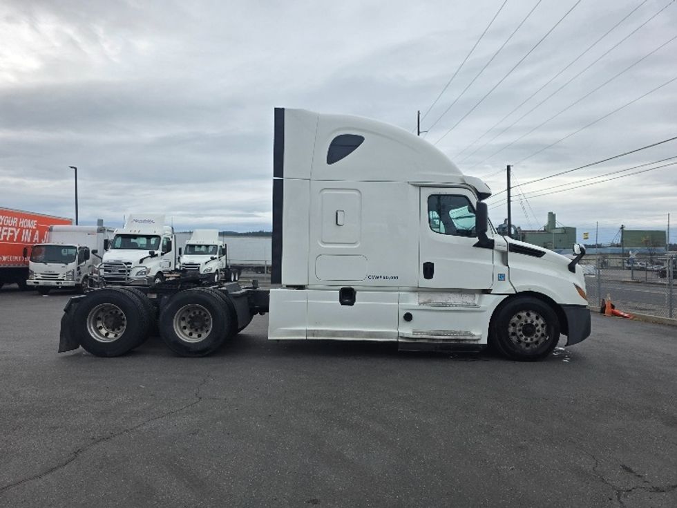 Sleeper Tractor-Heavy Duty Tractors-Freightliner-2020-T12664ST-Spokane Valley-WA-622,623\n\t\tmiles-$ 54,500 - Image 8