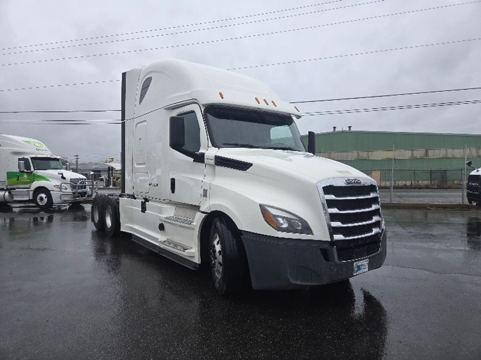 Sleeper Tractor-Heavy Duty Tractors-Freightliner-2020-T12664ST-Spokane Valley-WA-687,388\n\t\tmiles-$ 45,750 - Image 1