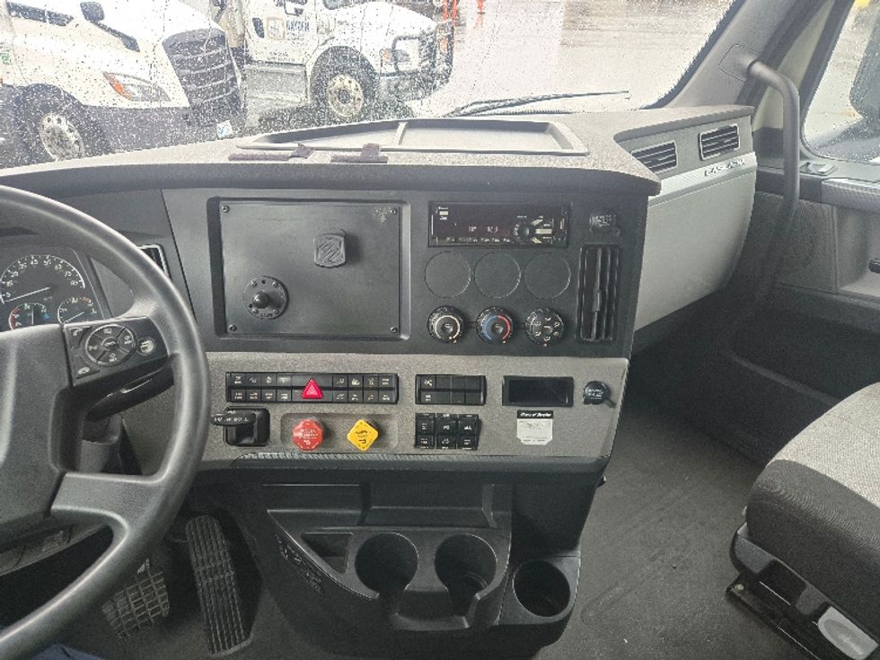 Sleeper Tractor-Heavy Duty Tractors-Freightliner-2020-T12664ST-Spokane Valley-WA-687,388\n\t\tmiles-$ 45,750 - Image 11