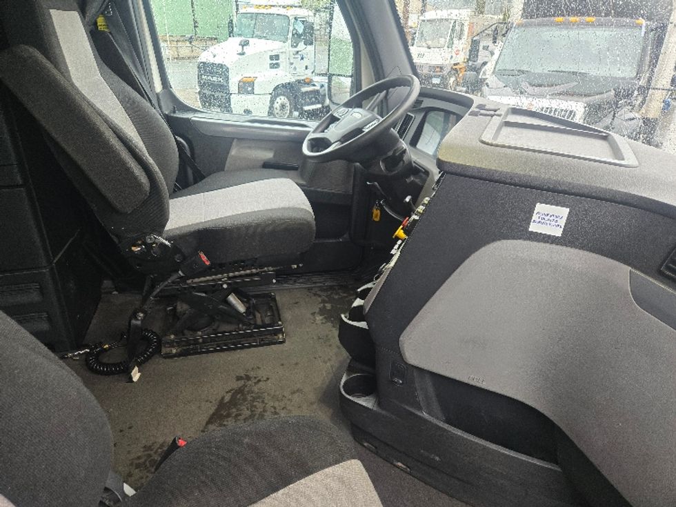 Sleeper Tractor-Heavy Duty Tractors-Freightliner-2020-T12664ST-Spokane Valley-WA-687,388\n\t\tmiles-$ 45,750 - Image 15
