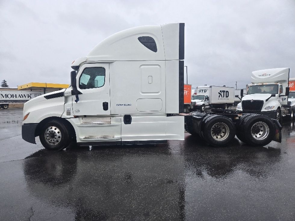 Sleeper Tractor-Heavy Duty Tractors-Freightliner-2020-T12664ST-Spokane Valley-WA-687,388\n\t\tmiles-$ 45,750 - Image 4