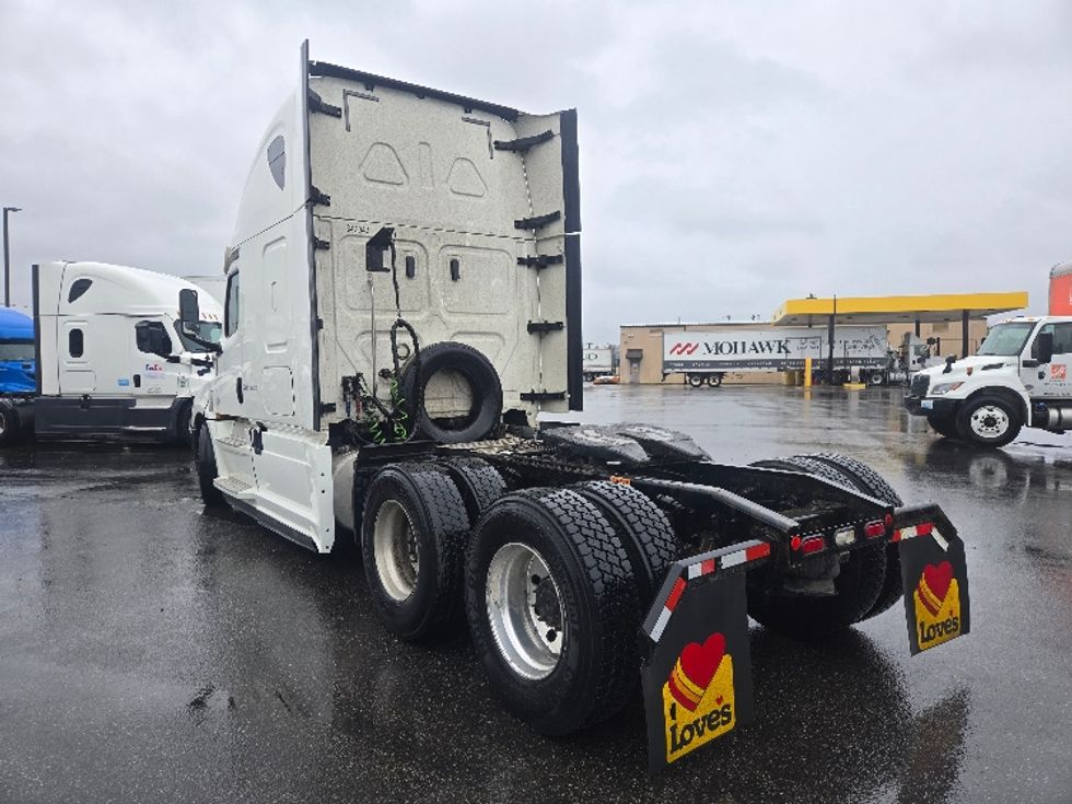 Sleeper Tractor-Heavy Duty Tractors-Freightliner-2020-T12664ST-Spokane Valley-WA-687,388\n\t\tmiles-$ 45,750 - Image 5
