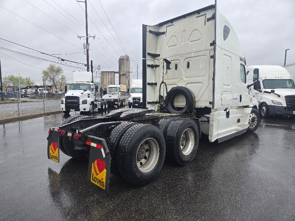 Sleeper Tractor-Heavy Duty Tractors-Freightliner-2020-T12664ST-Spokane Valley-WA-687,388\n\t\tmiles-$ 45,750 - Image 7