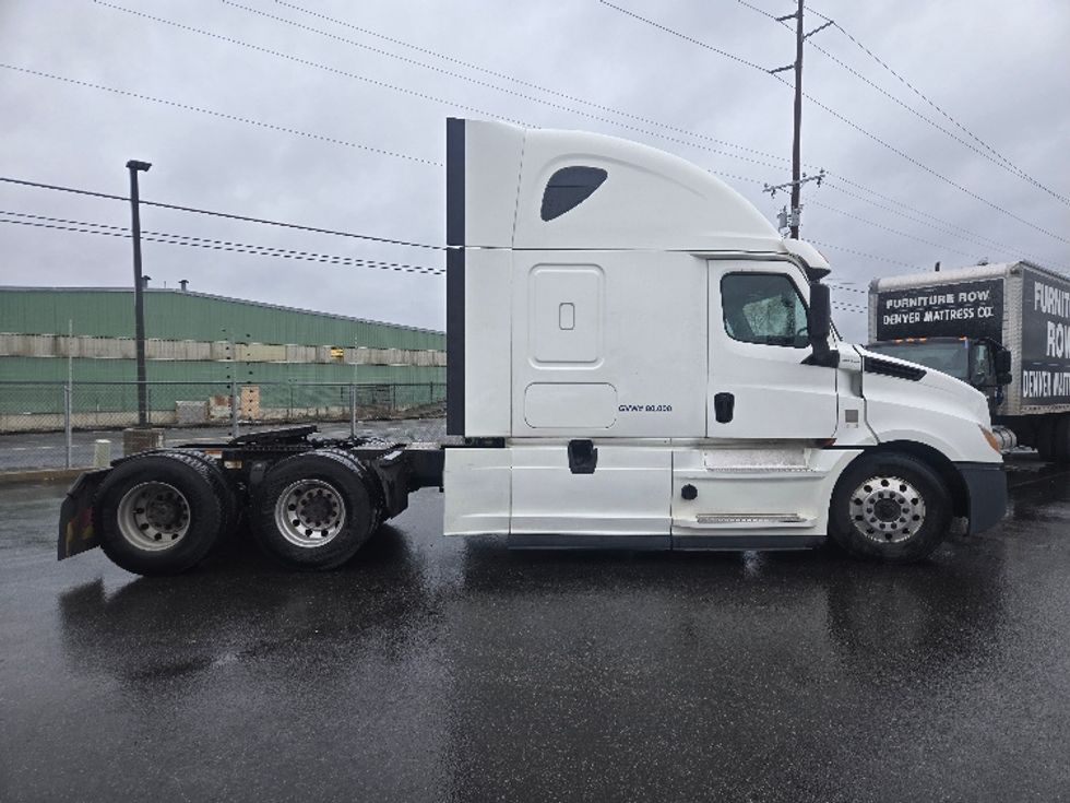 Sleeper Tractor-Heavy Duty Tractors-Freightliner-2020-T12664ST-Spokane Valley-WA-687,388\n\t\tmiles-$ 45,750 - Image 8