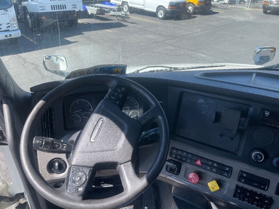 Sleeper Tractor-Heavy Duty Tractors-Freightliner-2020-T12664ST-Spokane Valley-WA-692,729\n\t\tmiles-$ 49,500 - Image 11