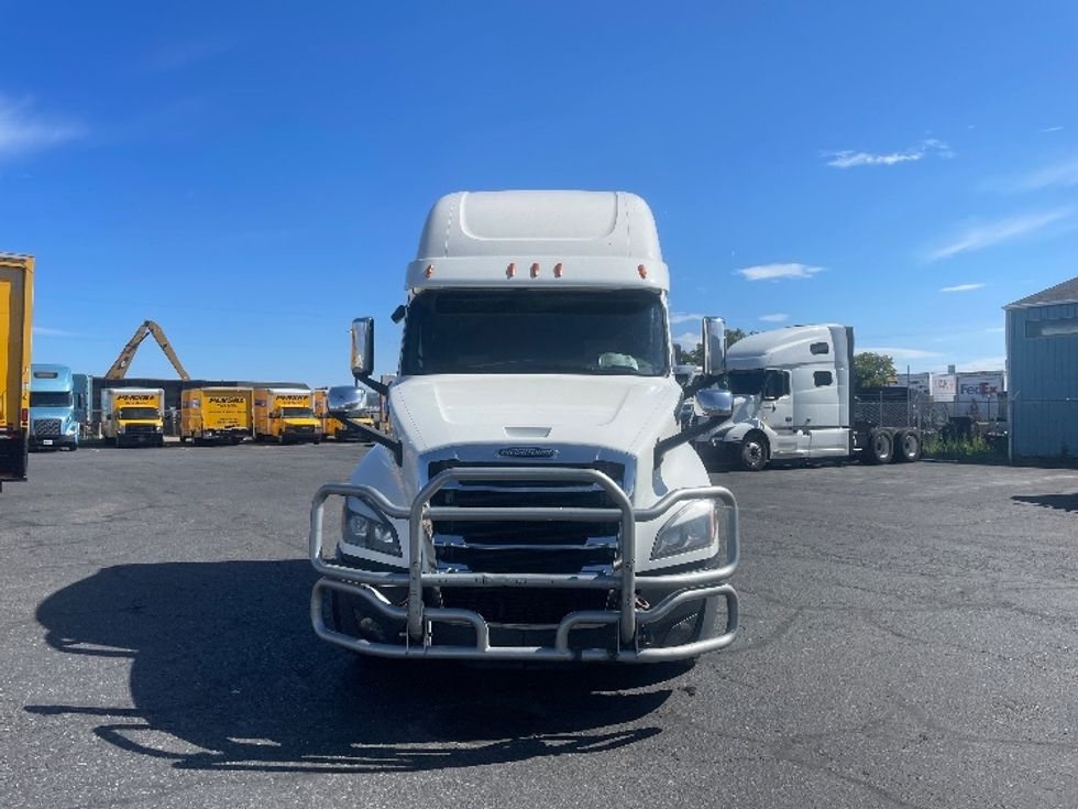 Sleeper Tractor-Heavy Duty Tractors-Freightliner-2020-T12664ST-Spokane Valley-WA-692,729\n\t\tmiles-$ 49,500 - Image 2