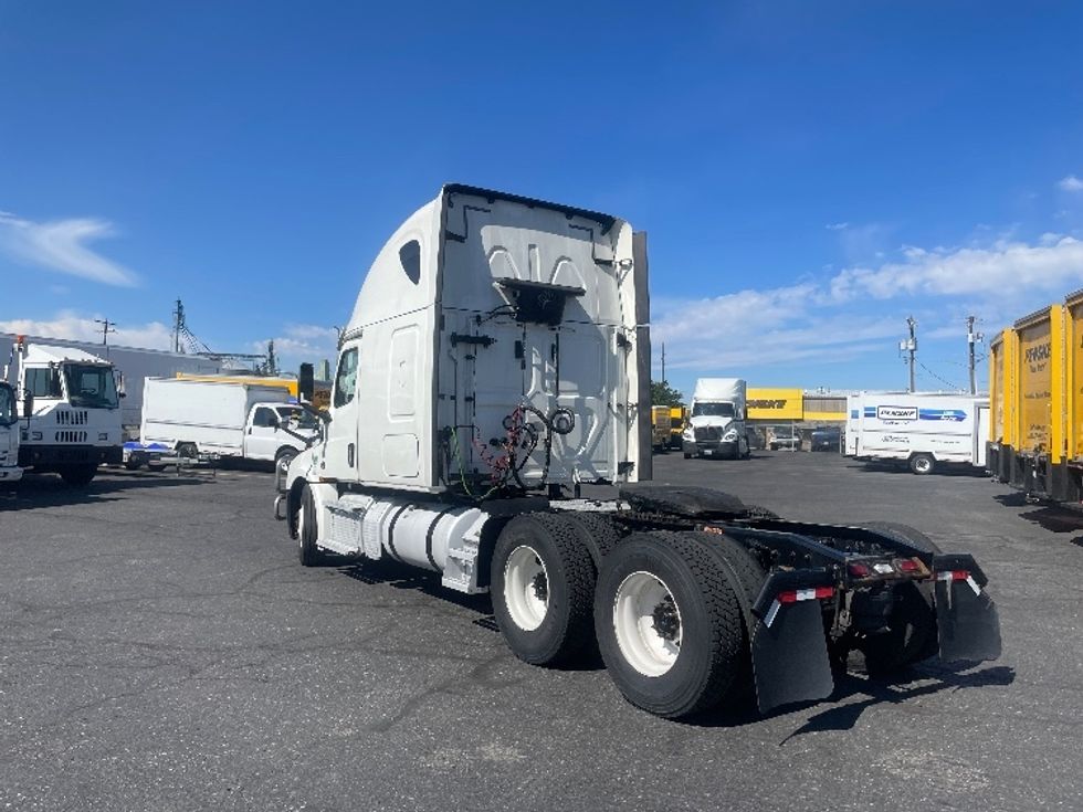 Sleeper Tractor-Heavy Duty Tractors-Freightliner-2020-T12664ST-Spokane Valley-WA-692,729\n\t\tmiles-$ 49,500 - Image 5